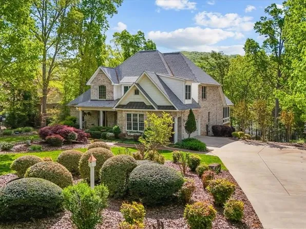135 Harbor Dr W, Lexington, NC 27292