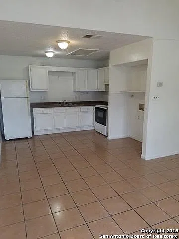 2 bed, 1.0 bath, 957 sqft, $860 — Photo 1