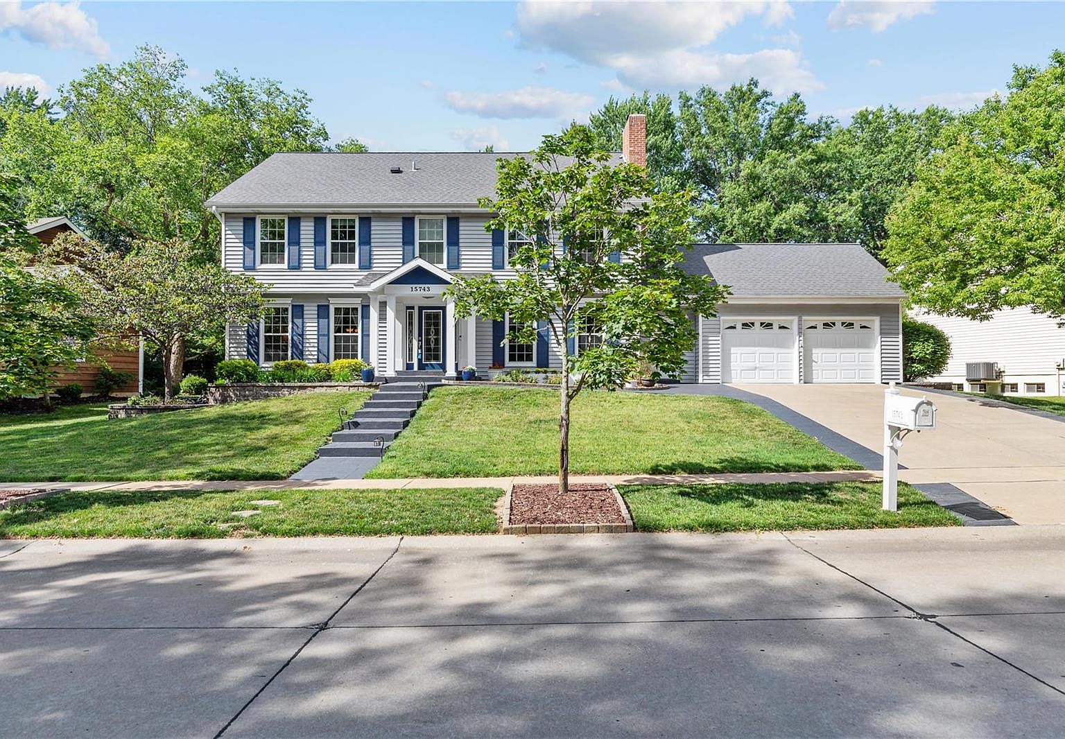 15743 Country Ridge Dr, Chesterfield, MO 63017 | Zillow