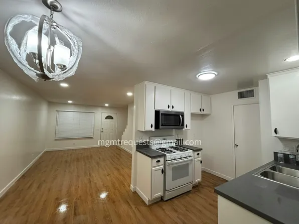 16780 Village Ln, Fontana, CA 92336