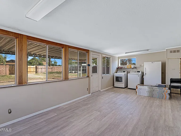 110 W Del Rio Dr — Photo 46