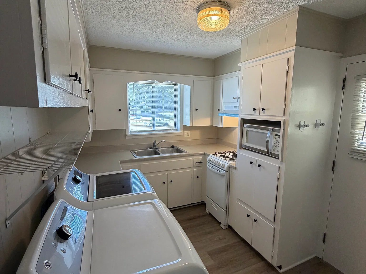 2 bed, 750 sqft, $850 — Photo 2