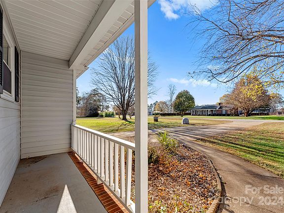 2nd image of 107 Dawn Dr