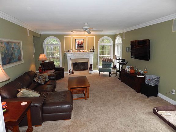 3rd image of 22 White Pine Ln