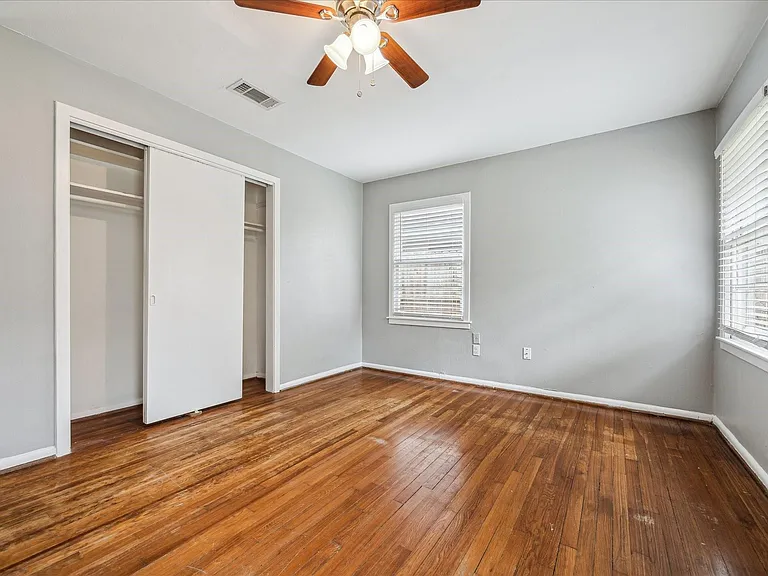 5237 Maple St — Photo 13