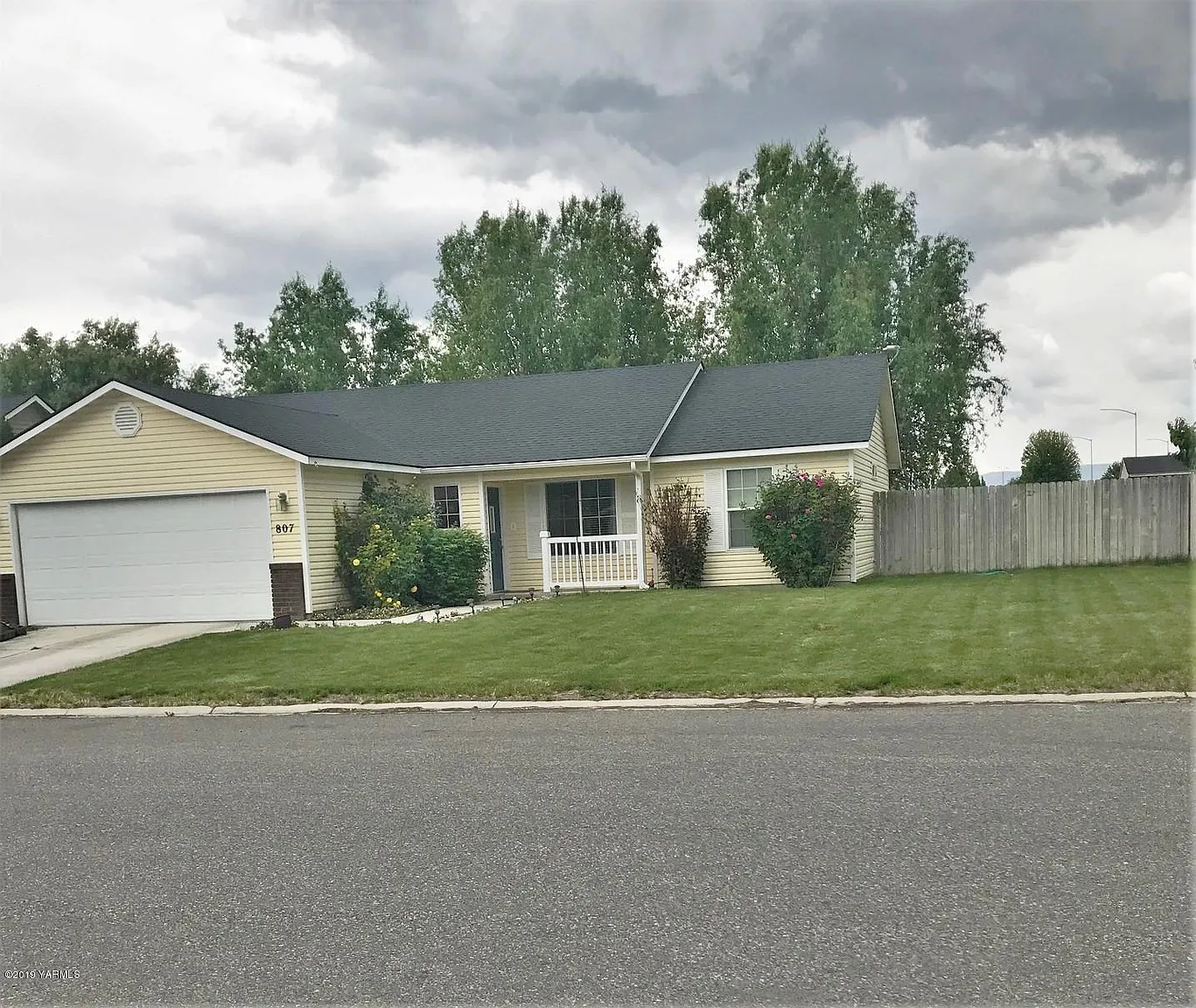 807 Jessica Ct photo 1