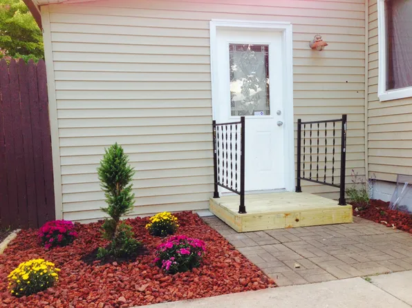 1924 E 23rd St, Des Moines, IA 50317