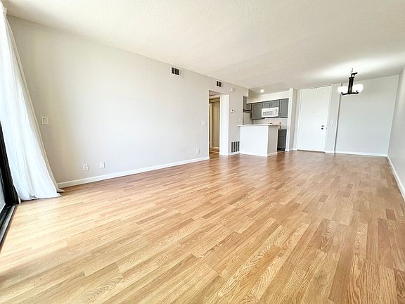 5th image of 1140 Ocean Blvd #340