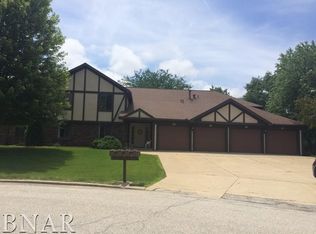 18 Brandywine Ct, Bloomington, IL 61704