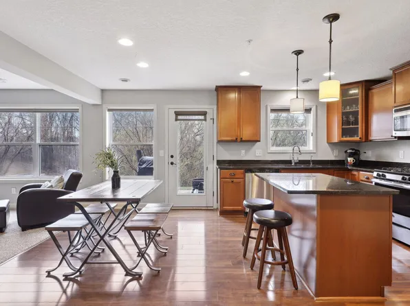 1106 Station Trl, Eagan, MN 55123