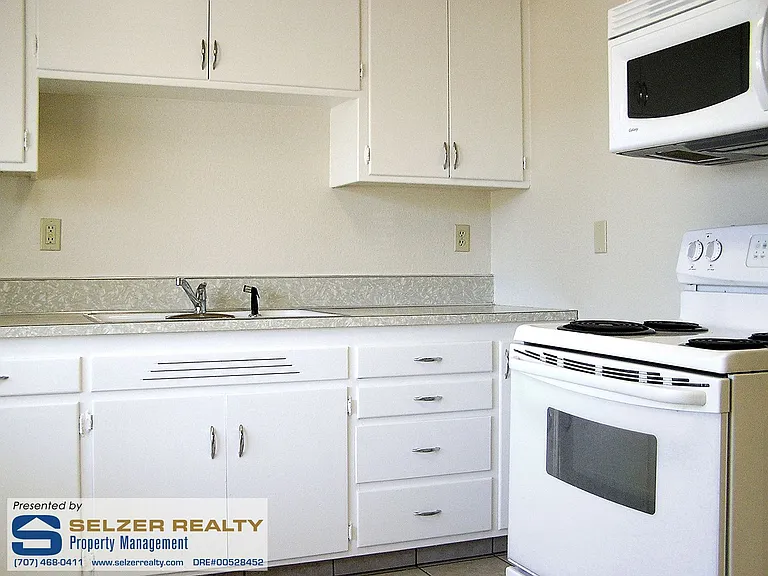 302 & 304 Tedford Ave — Photo 2