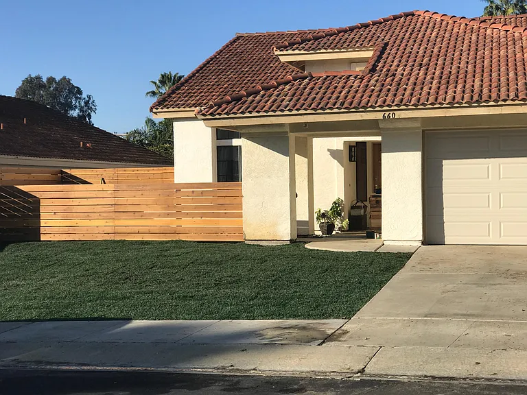 Front of House 660 poinsettia park north with garage