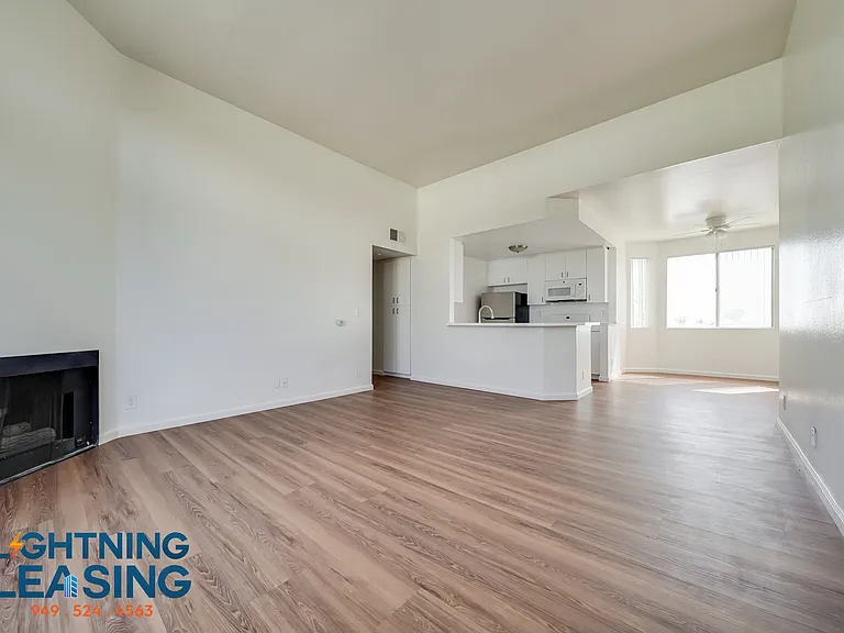 7370 Hawthorn Ave #305 — Photo 2