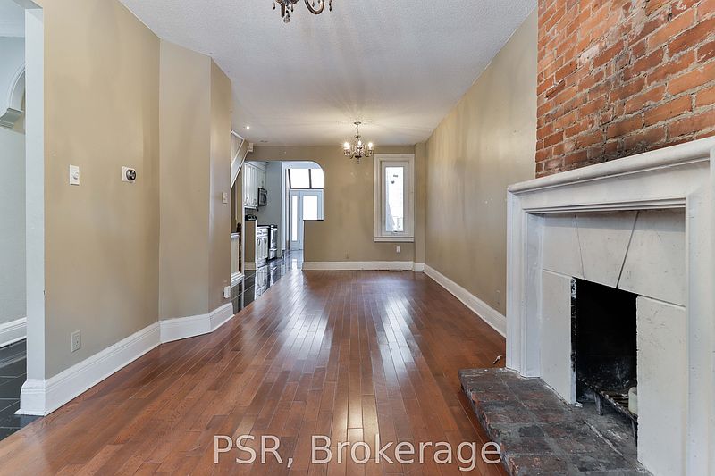 Toronto House for rent - 4 Bedrooms — photo 2