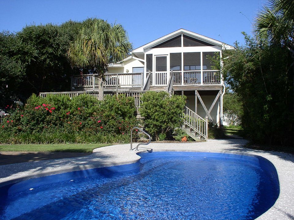 Heated Saltwater Pool