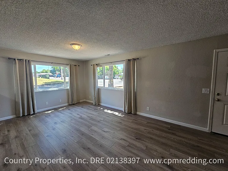 2951 Robert Ct — Photo 6