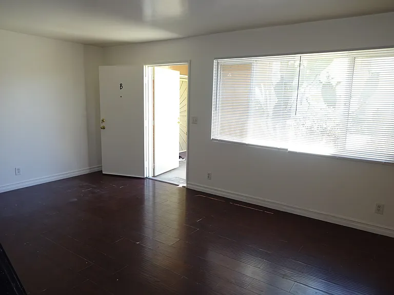 328 S Steckel Dr #B — Photo 3