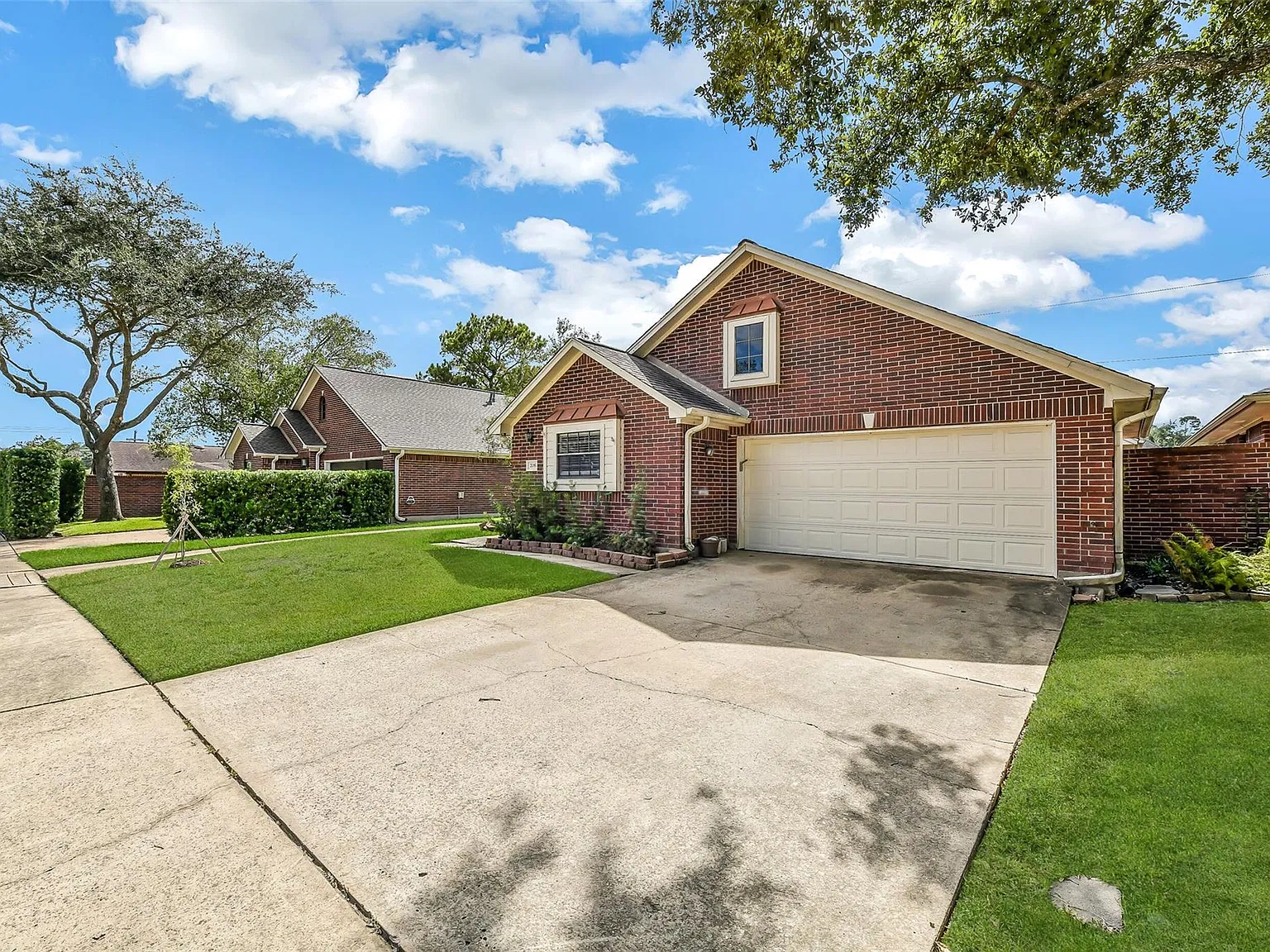 3 bed, 2.0 bath, 1631 sqft, $2,600 — Photo 3