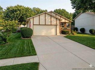 301 SE Greystone Dr, Lees Summit, MO 64063