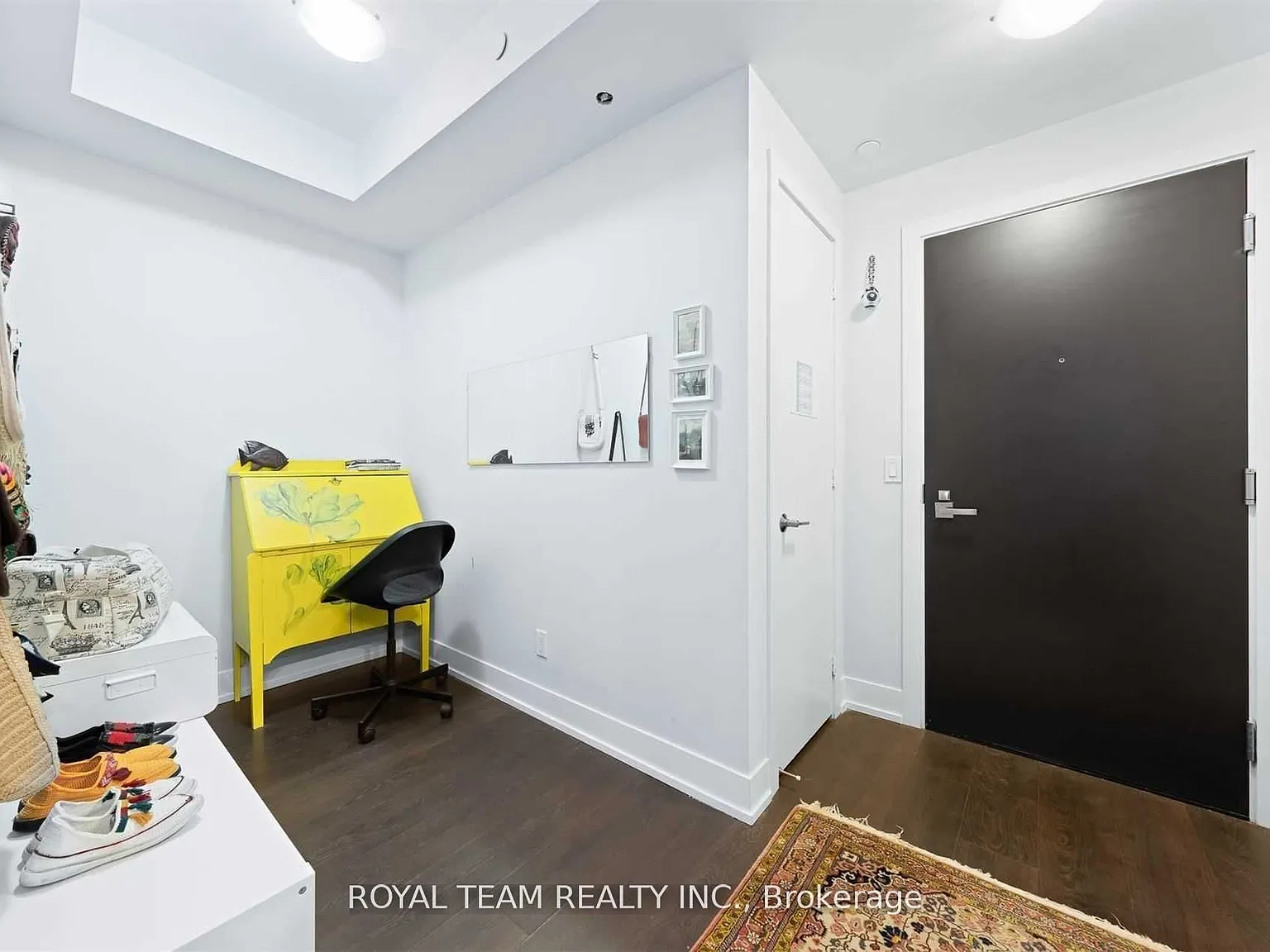 9471 Yonge St — Photo 4