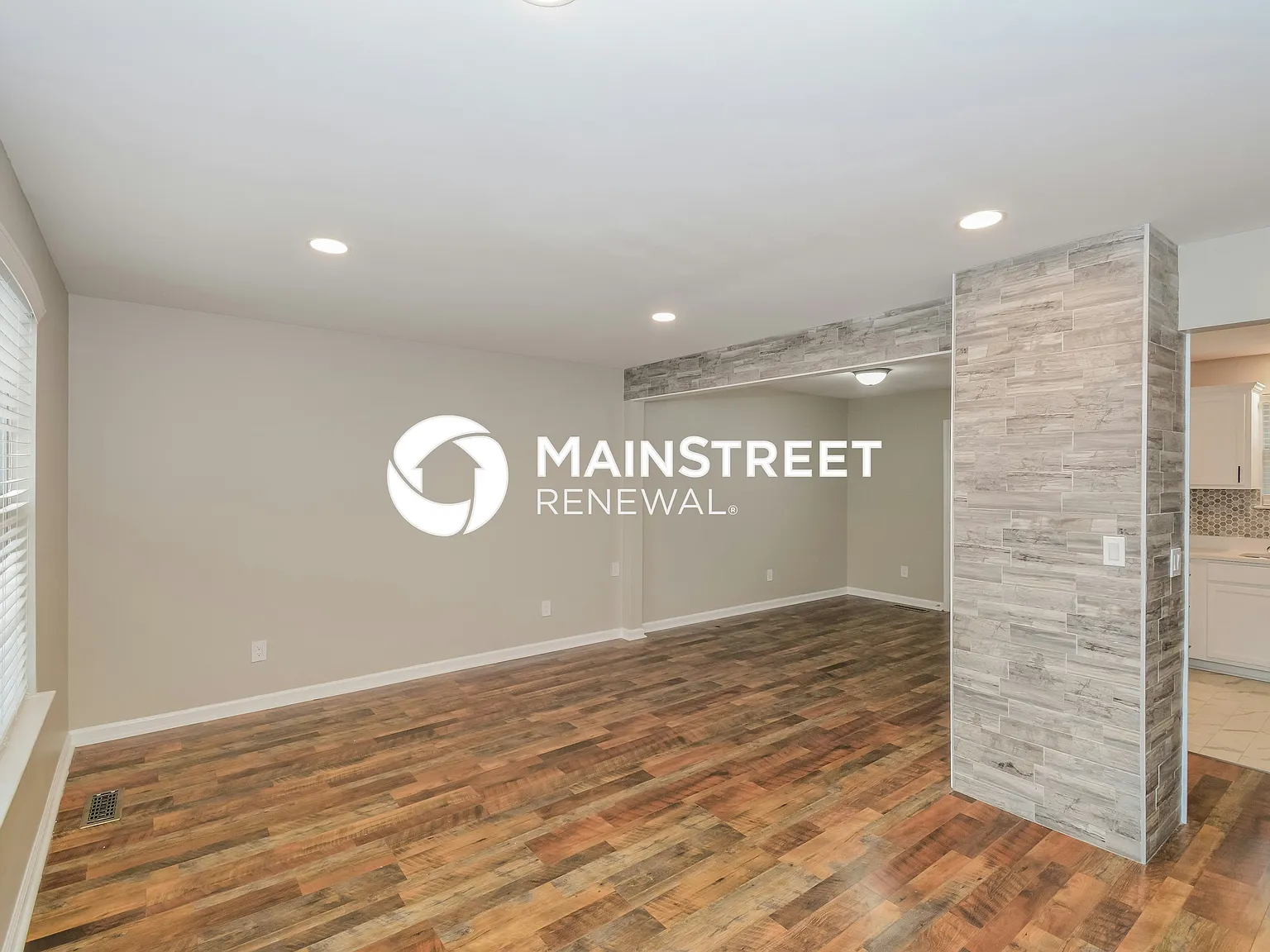 304 Errol Ln — Photo 2