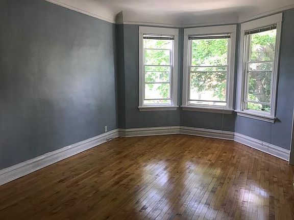 3rd image of 3534 N Claremont Ave #2