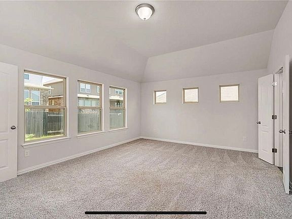 4th image of 313 Everglade Dr