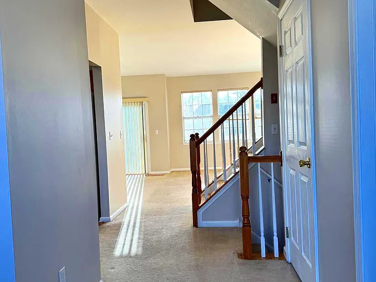 30 Amesbury Ct — Photo 2