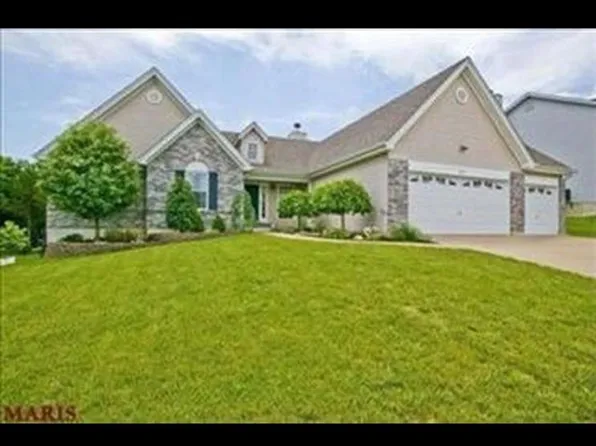 2216 Silver Lake Estates Dr, Pacific, MO 63069