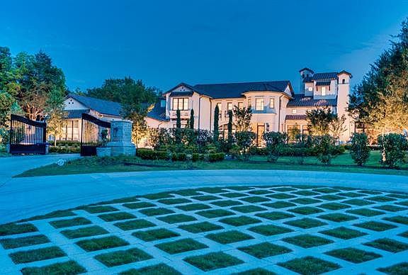 4th image of 1010 Three Oaks Dr