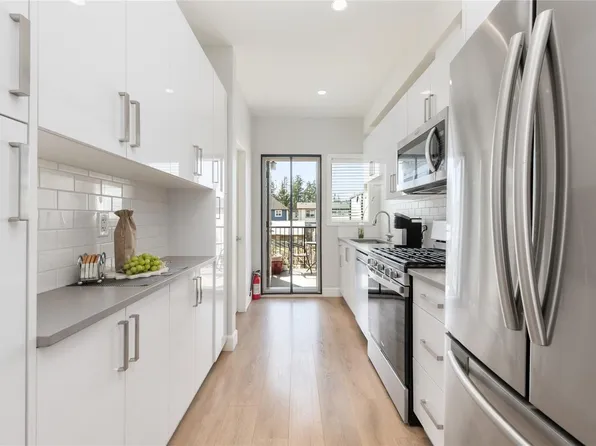 3351 Luxton Rd #405, Langford, BC V9C 0P2