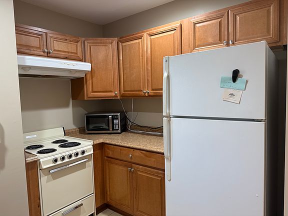 2nd image of 733 Myrtle Ave #3