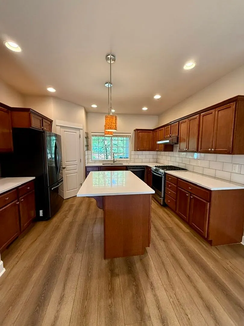Spacious 2,232 Sq. Ft. 4 Bed, 3.5 Bath Home with Central A/C! — Photo 3