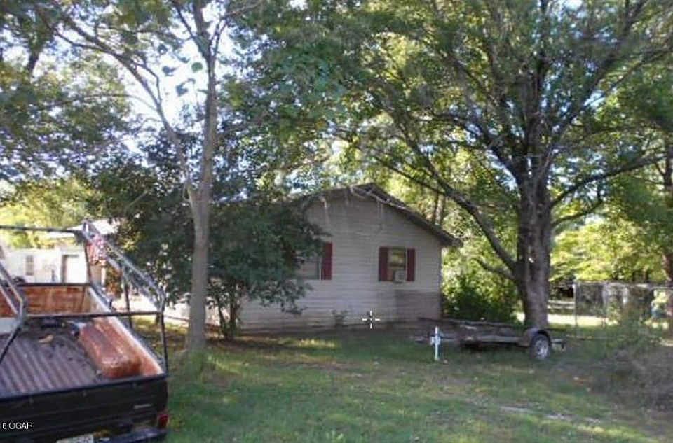 2nd image of 103 W Reese St