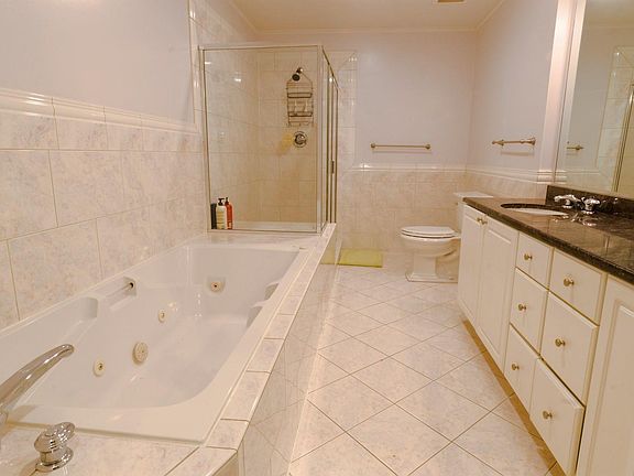 4th image of 351 W Chicago Ave #3W