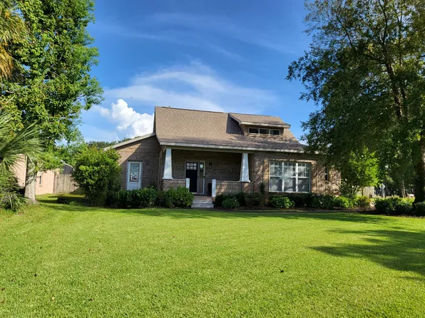 16 Shalimar Dr, Shalimar, FL 32579