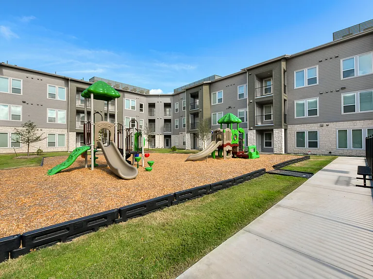 Sunstone Apartments — Photo 15
