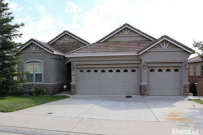 1st image of 749 Hildebrand Cir