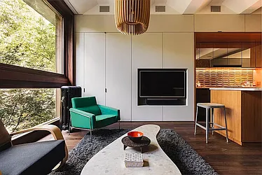 Rented by Gulia Wang, LREB