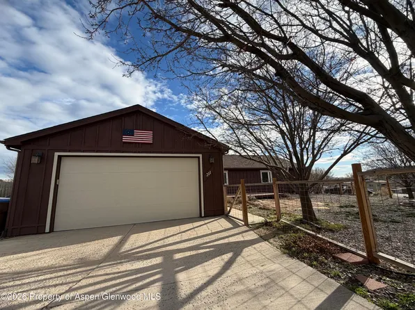211 28th Ct, Rifle, CO 81650