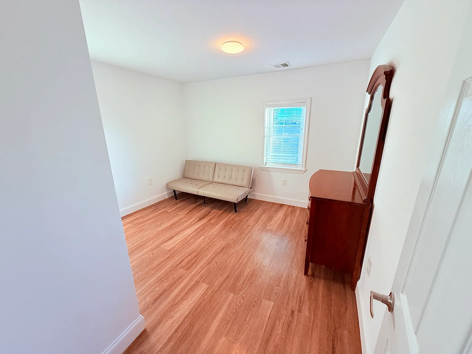 6 bed, $5,100 — Photo 4