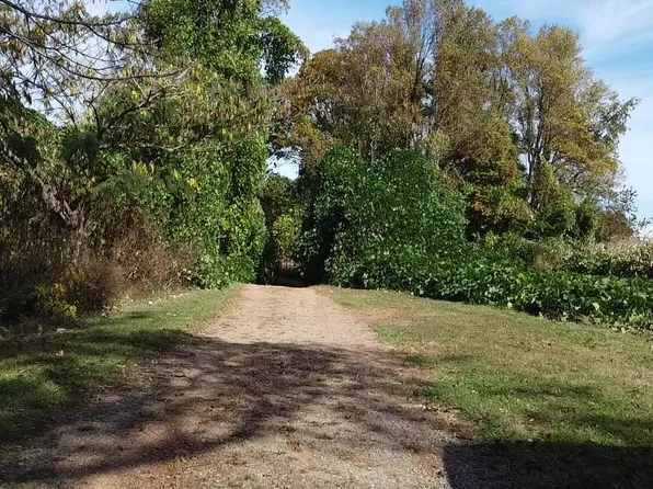 8072 Franklin St, Ferrum, VA 24088