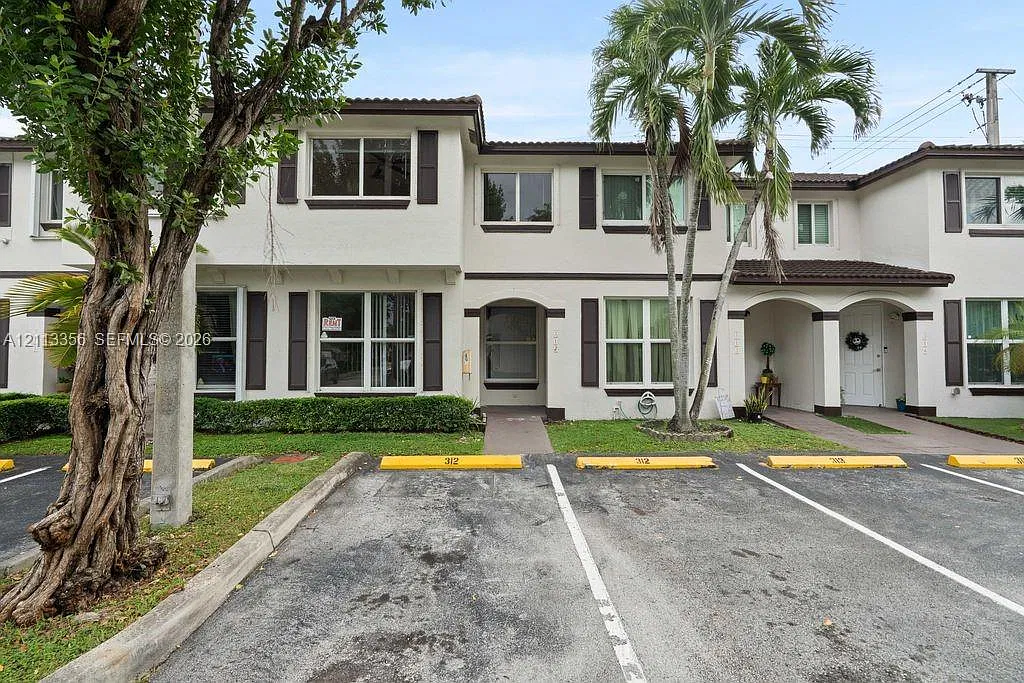 Tiffany Lakes Condo — Photo 1