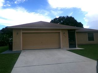 1490 SE Grapeland Ave, Port Saint Lucie, FL 34952
