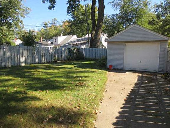 Detached Garage