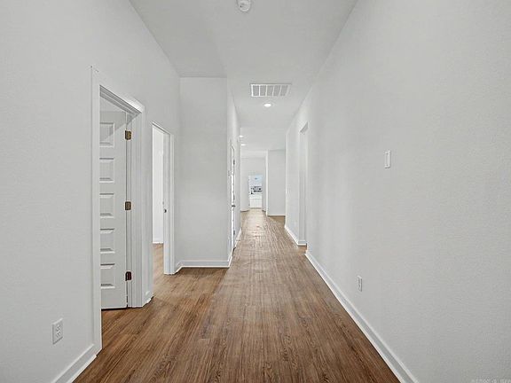3rd image of 105 Molly Ln