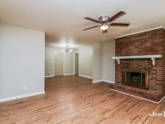 5th image of 180 Old Mill Way SW