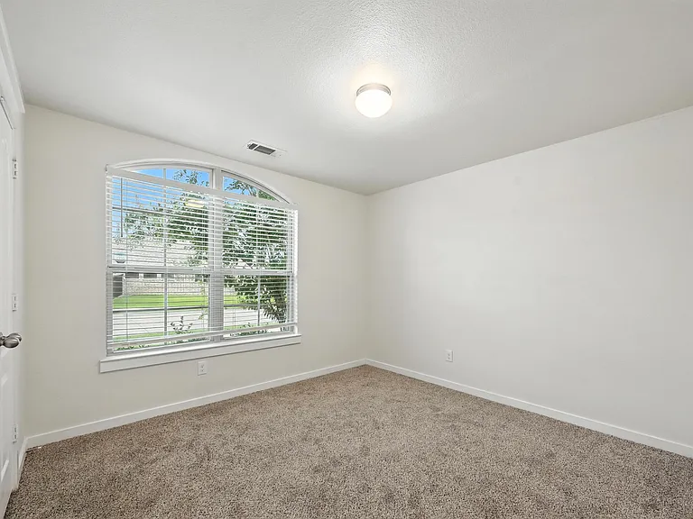 1581 Ferguson Dr — Photo 11