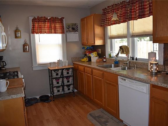 2nd image of 3103 Elm St