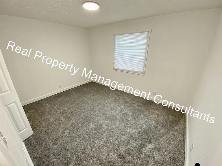 904 Twin Oaks Ter — Photo 13